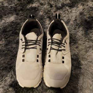 On Cloud 5 weatherproof size 7